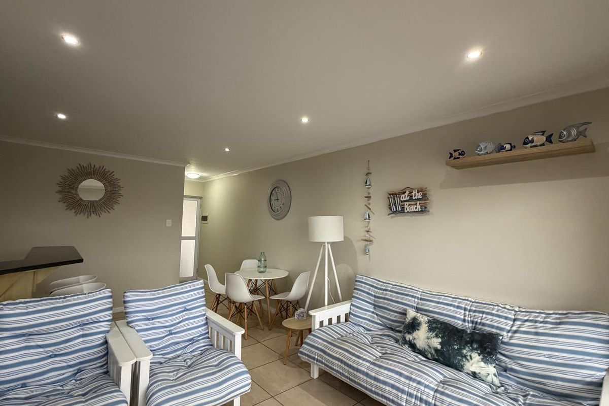 Charming 2-Bedroom Apartment in the Marina - Photo 2