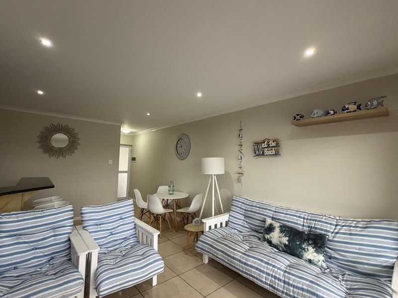 Charming 2-Bedroom Apartment in the Marina - Photo 2