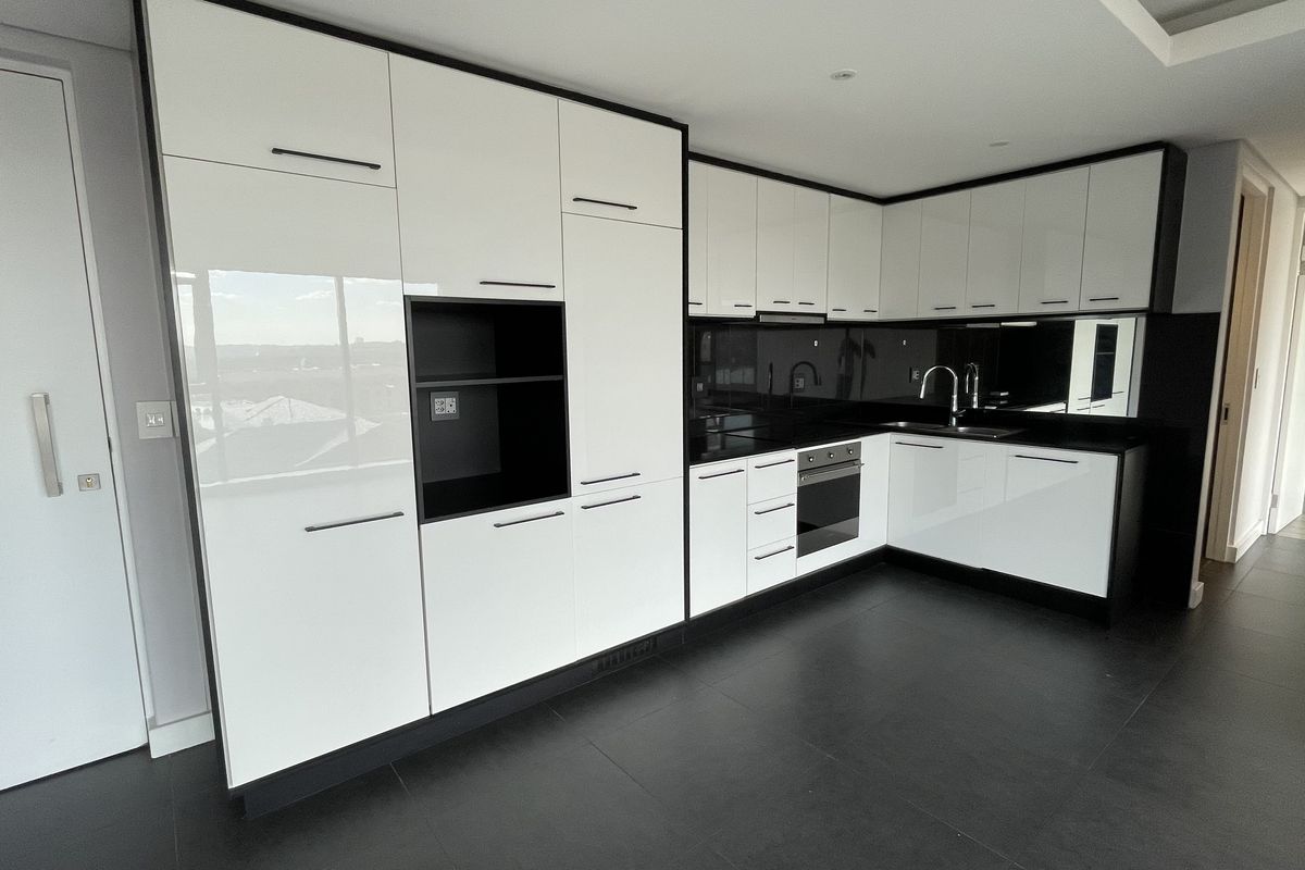 Bright & Stylish Urban Living in Park Central, Rosebank - Photo 2