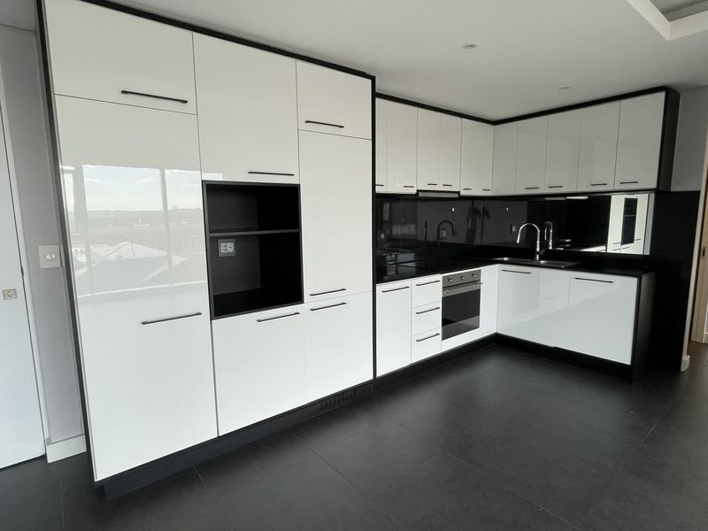 Bright & Stylish Urban Living in Park Central, Rosebank - Photo 2