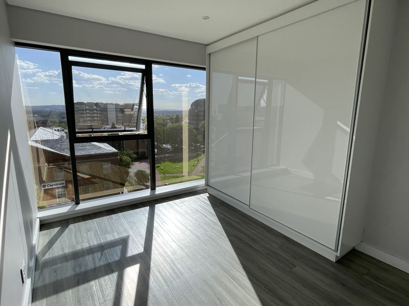 Bright & Stylish Urban Living in Park Central, Rosebank - Photo 10