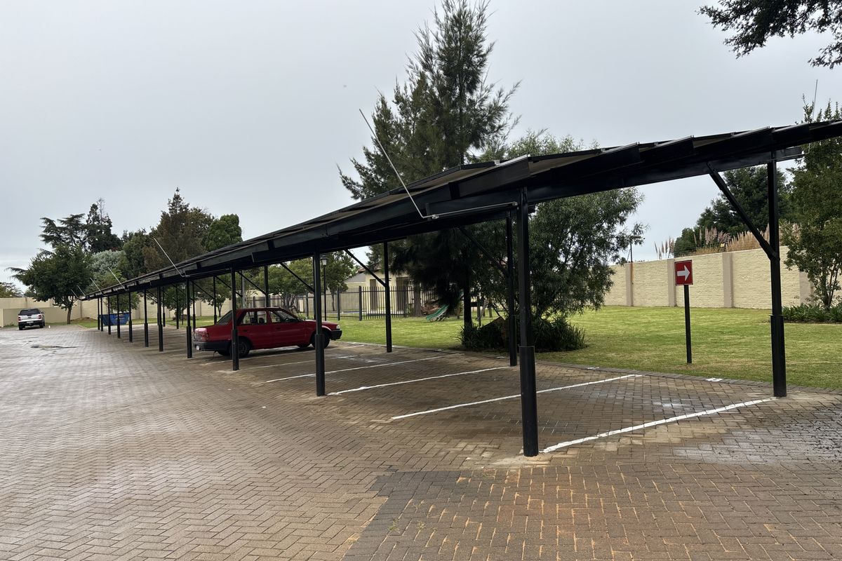 Modern Ground Floor Unit with Private Garden in Secure Morehill Enclosure - Photo 5