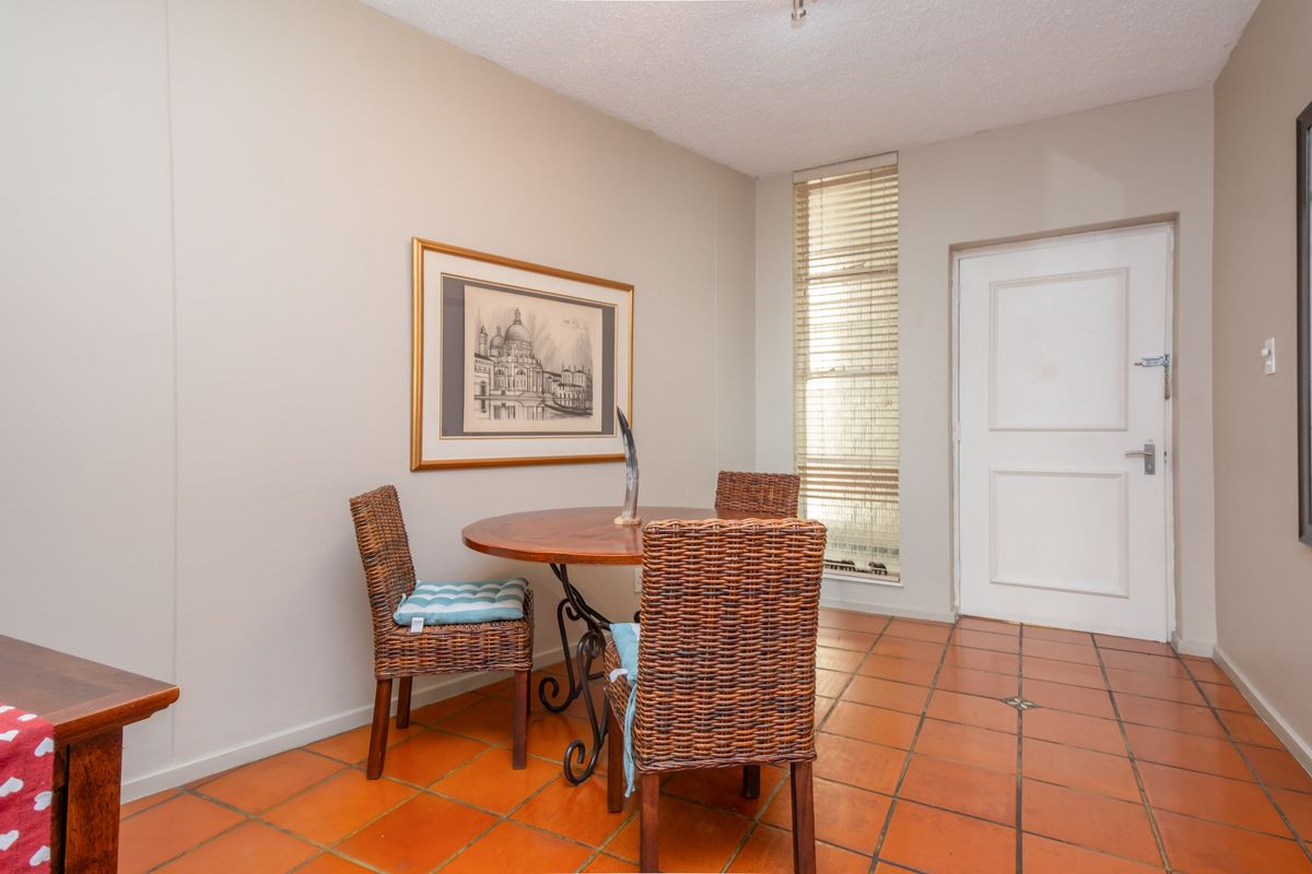 Elegant Fully Furnished 2 Bedroom Apartment on the 6th Floor – Prime Sandton Location - Photo 4