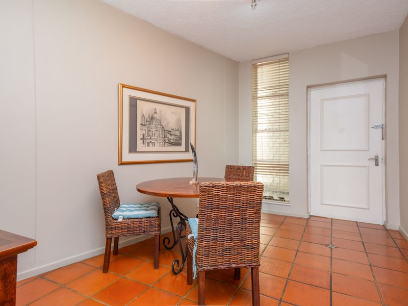 Elegant Fully Furnished 2 Bedroom Apartment on the 6th Floor – Prime Sandton Location - Photo 4