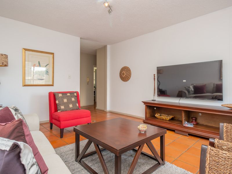 Elegant Fully Furnished 2 Bedroom Apartment on the 6th Floor – Prime Sandton Location - Photo 5