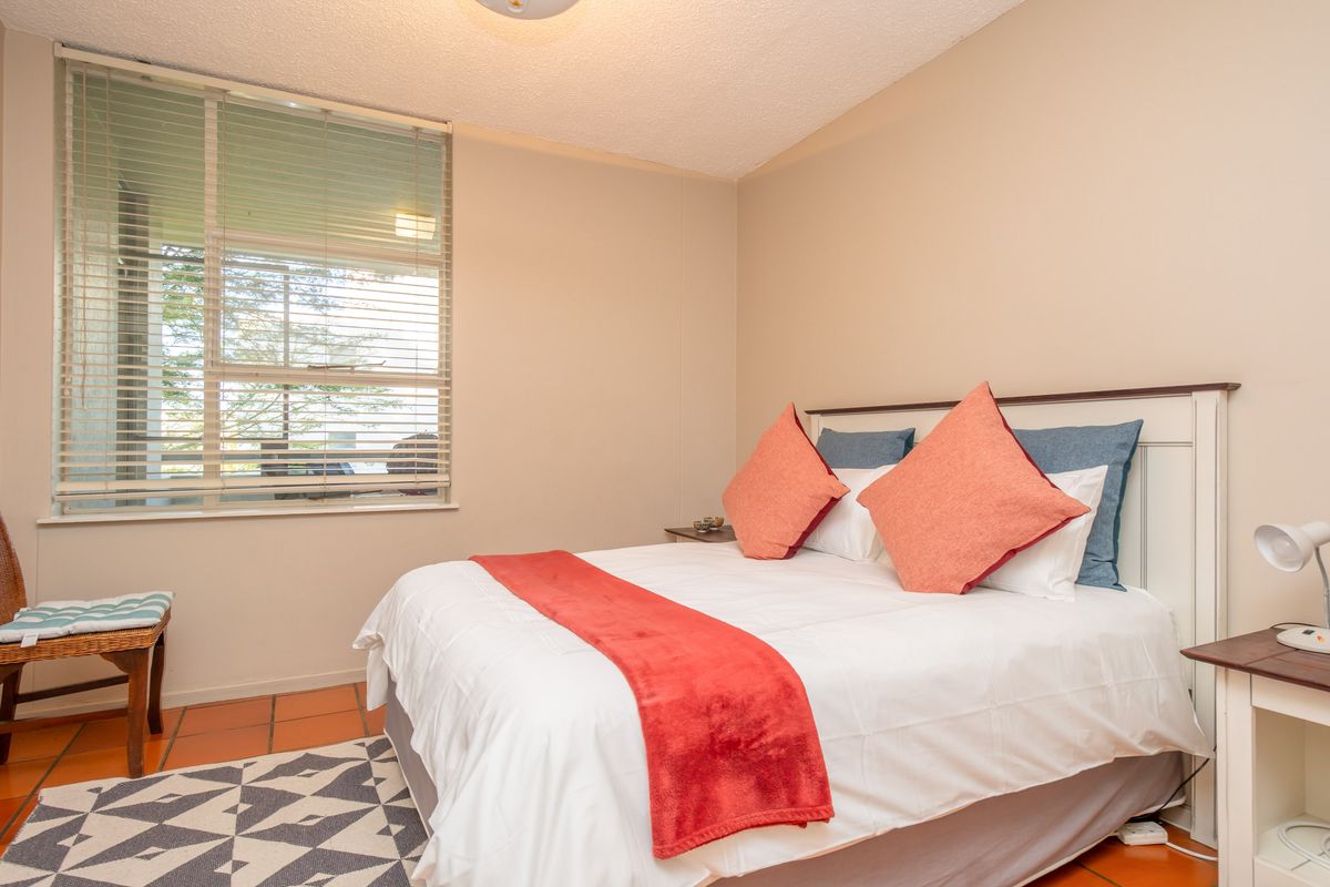 Elegant Fully Furnished 2 Bedroom Apartment on the 6th Floor – Prime Sandton Location - Photo 2