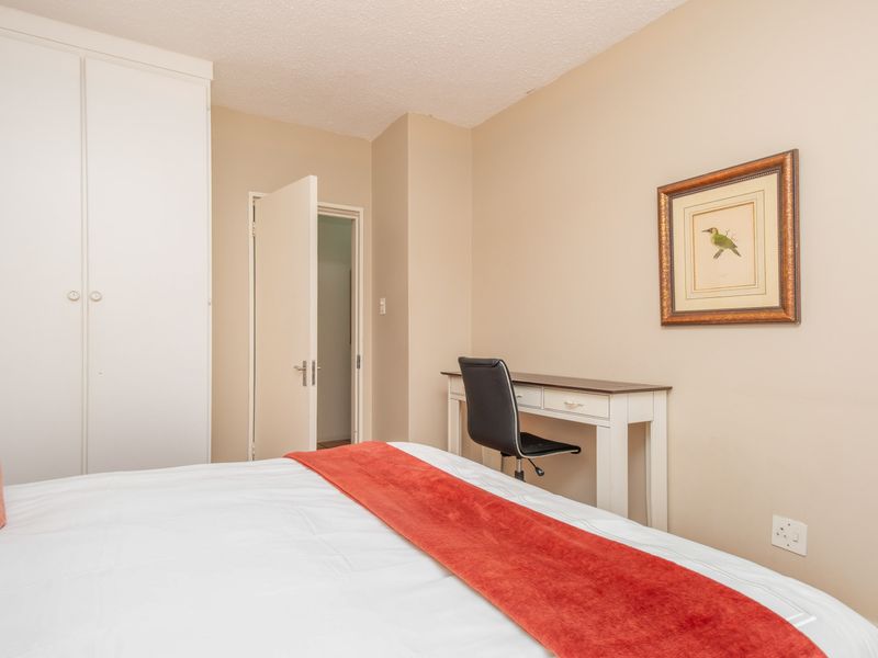 Elegant Fully Furnished 2 Bedroom Apartment on the 6th Floor – Prime Sandton Location - Photo 9