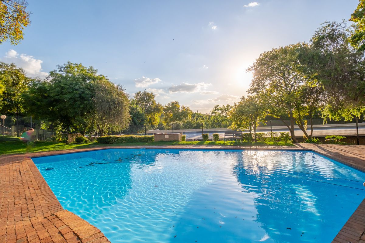 Elegant Fully Furnished 2 Bedroom Apartment on the 6th Floor – Prime Sandton Location - Photo 3