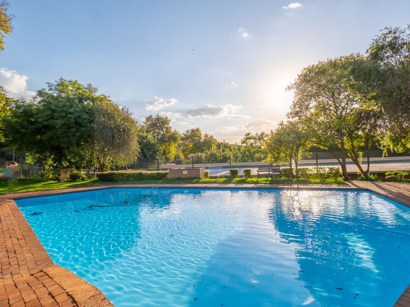 Elegant Fully Furnished 2 Bedroom Apartment on the 6th Floor – Prime Sandton Location - Photo 3