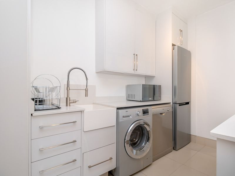 Elegant Fully Furnished 2 Bedroom Apartment on the 6th Floor – Prime Sandton Location - Photo 6