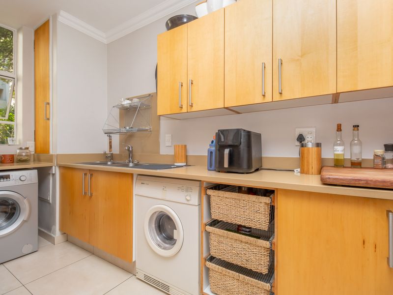Spacious 3 Bedroom Ground Floor Apartment with Private Garden – Prime Sandton Living - Photo 9