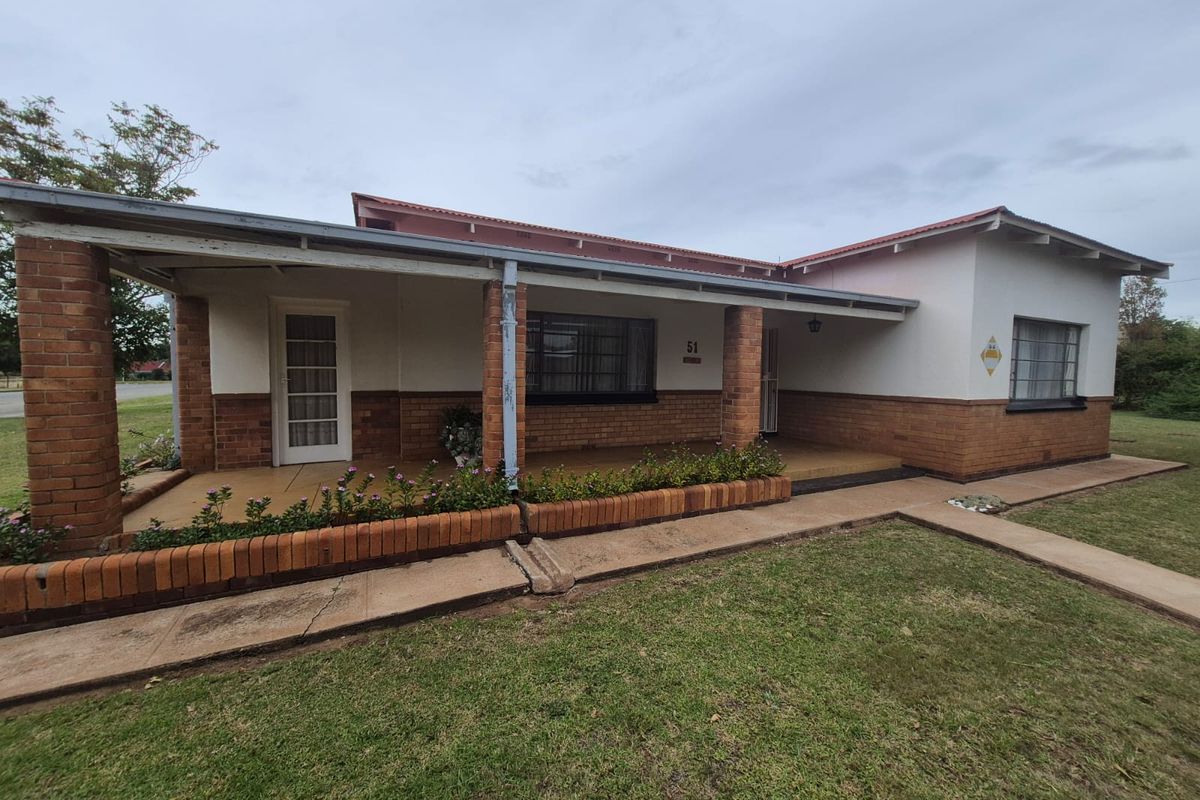 Classic Old Charm – A Perfect Start for First-Time Buyers or a Peaceful Retirement - Photo 3