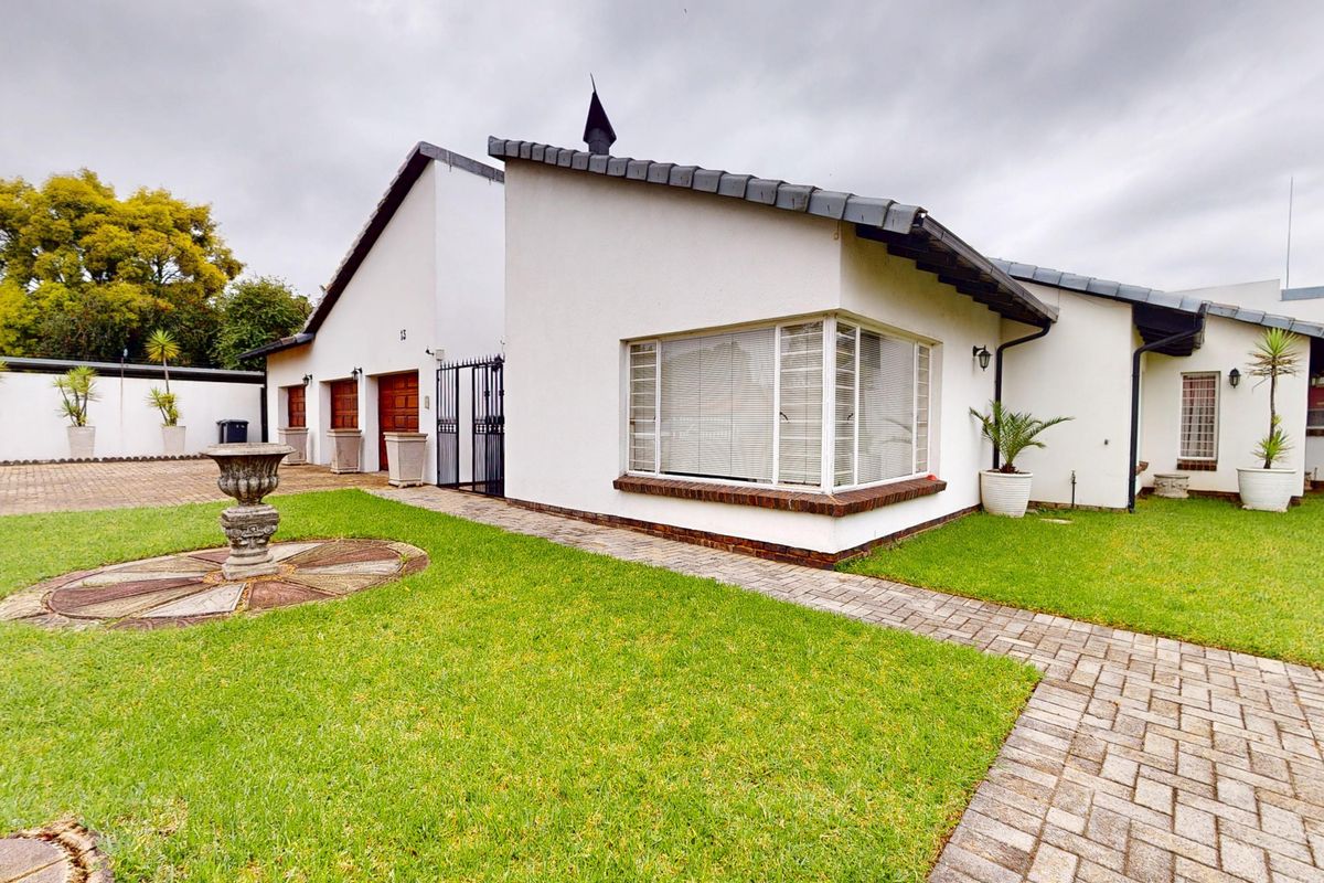 Beautiful Family Home in the Heart of Sunward Park - Photo 5