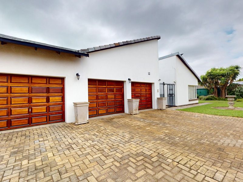 Beautiful Family Home in the Heart of Sunward Park - Photo 6