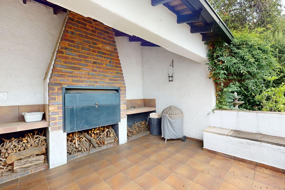 Beautiful Family Home in the Heart of Sunward Park - Photo 2