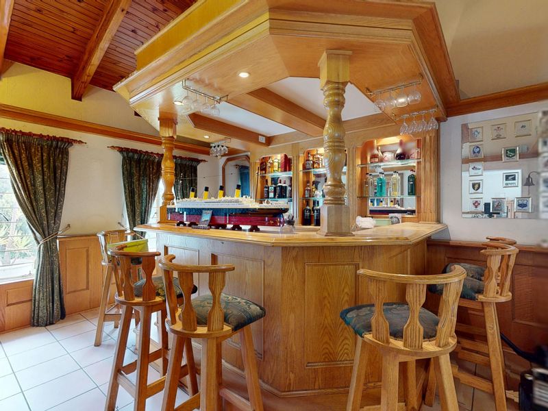 Beautiful Family Home in the Heart of Sunward Park - Photo 9