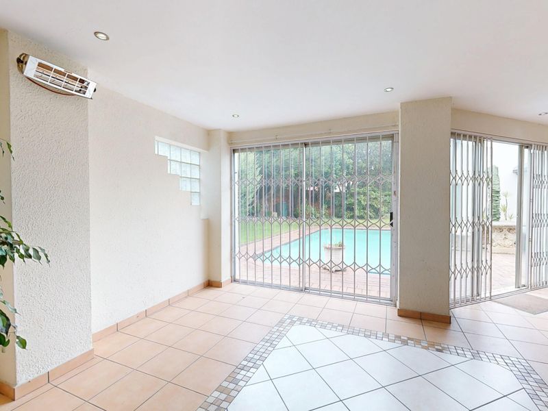 Beautiful Family Home in the Heart of Sunward Park - Photo 8