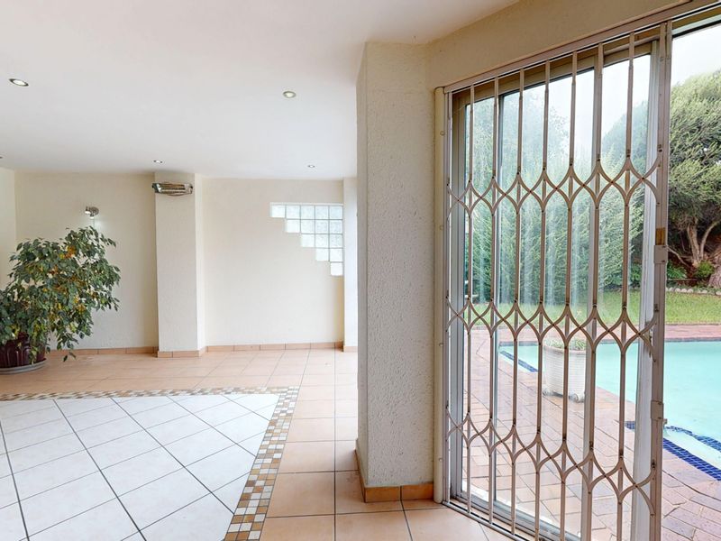 Beautiful Family Home in the Heart of Sunward Park - Photo 7