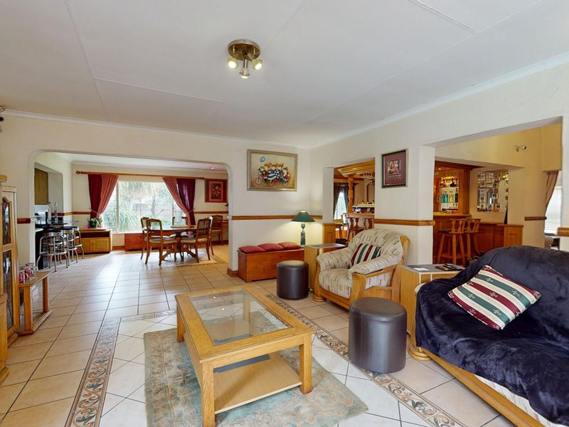 Beautiful Family Home in the Heart of Sunward Park - Photo 10