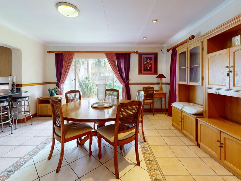 Beautiful Family Home in the Heart of Sunward Park - Photo 9