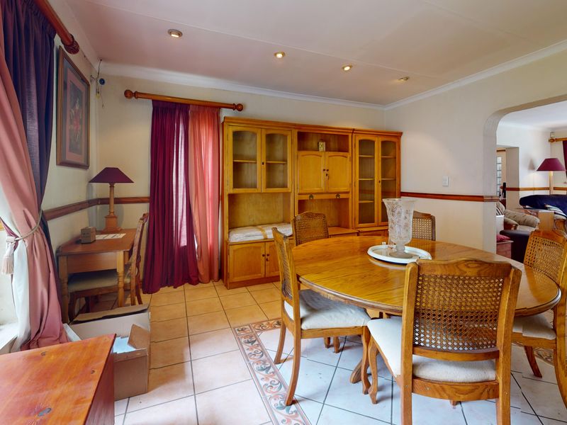 Beautiful Family Home in the Heart of Sunward Park - Photo 8