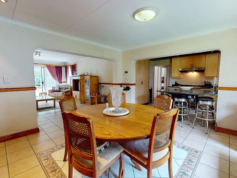 Beautiful Family Home in the Heart of Sunward Park - Photo 7