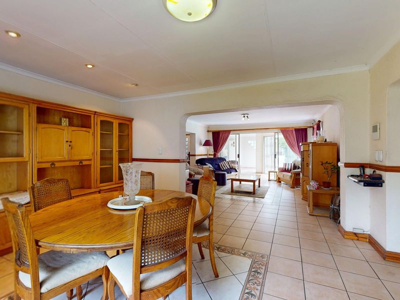 Beautiful Family Home in the Heart of Sunward Park - Photo 6