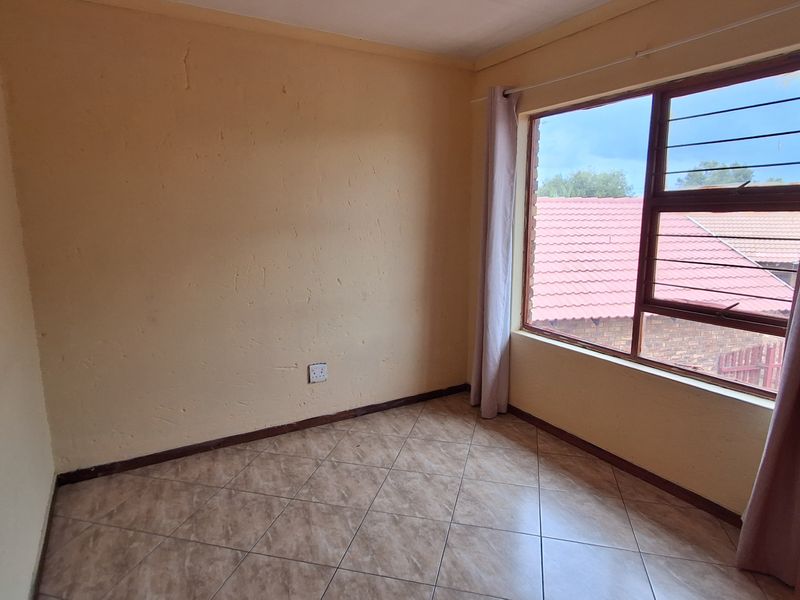 3-Bedroom Townhouse for Sale in Dunnottar Nigel - Photo 7