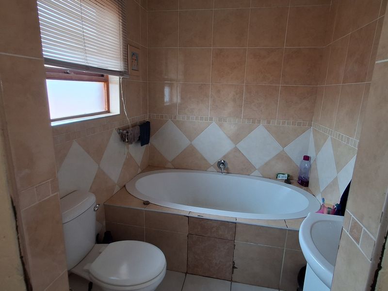 3-Bedroom Townhouse for Sale in Dunnottar Nigel - Photo 6