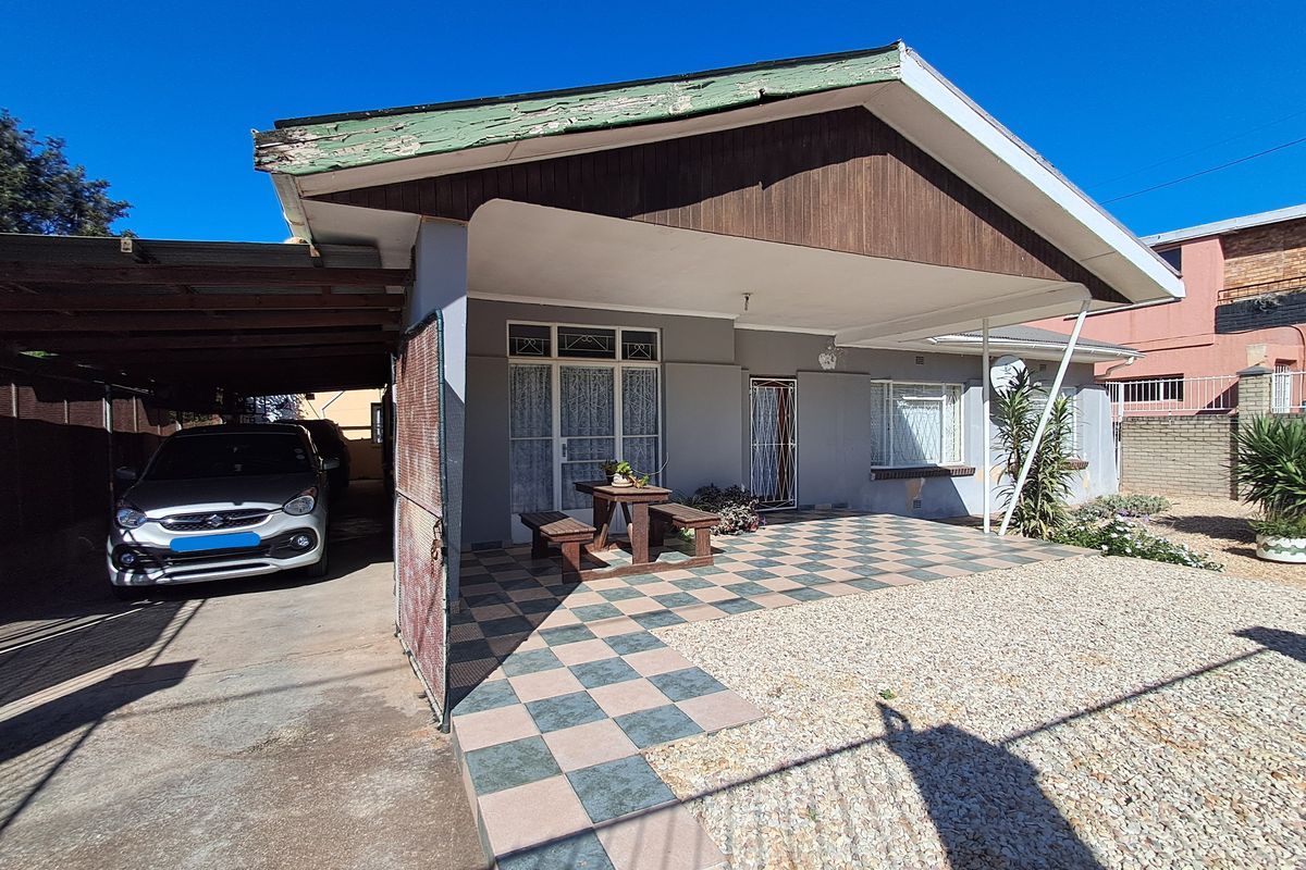 Property with Two Income-Generating Flats - Photo 2