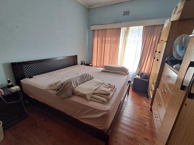 Property with Two Income-Generating Flats - Photo 9