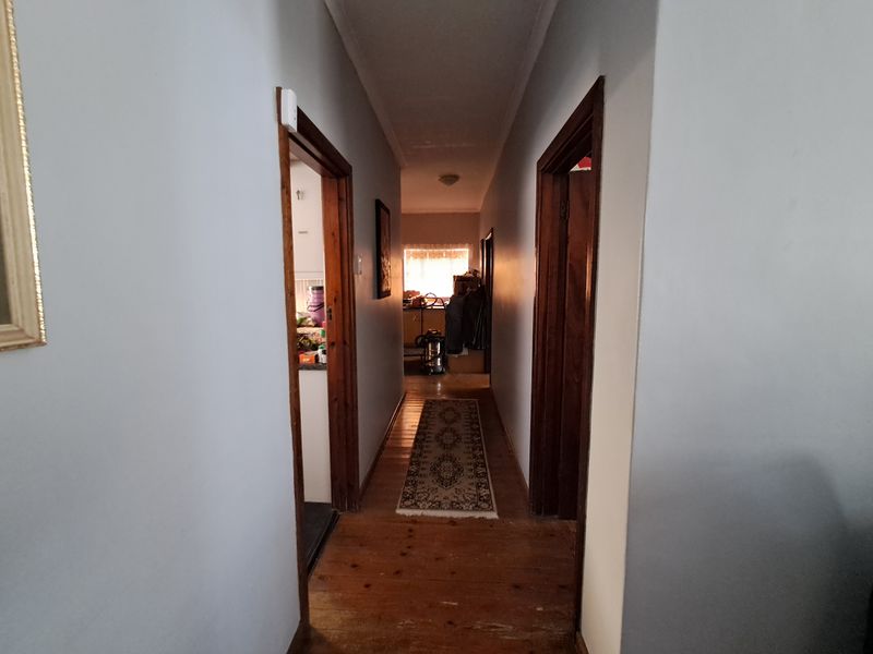 Property with Two Income-Generating Flats - Photo 7