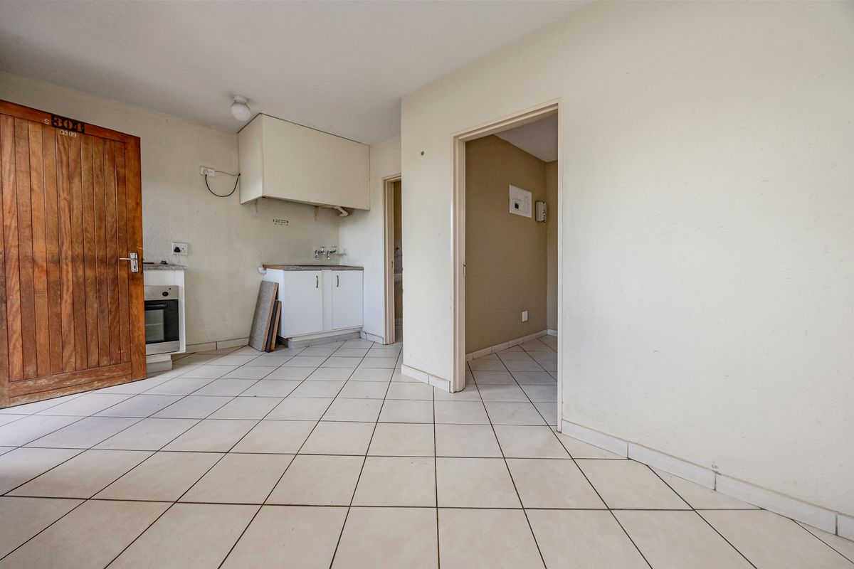Charming 2-bedroom Apartment in Randfontein Central, Perfect For First-Time Buyers or Investors! - Photo 5