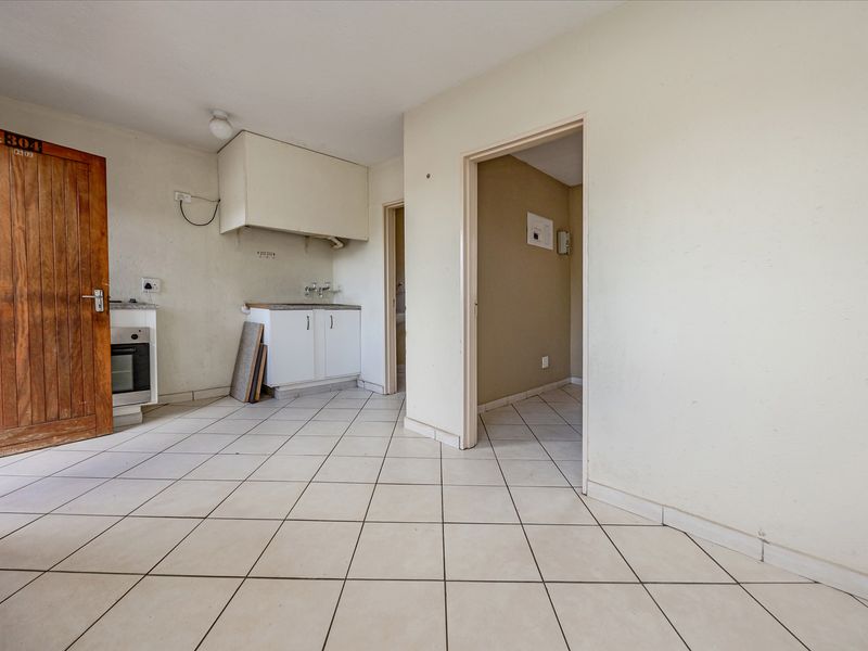 Charming 2-bedroom Apartment in Randfontein Central, Perfect For First-Time Buyers or Investors! - Photo 5