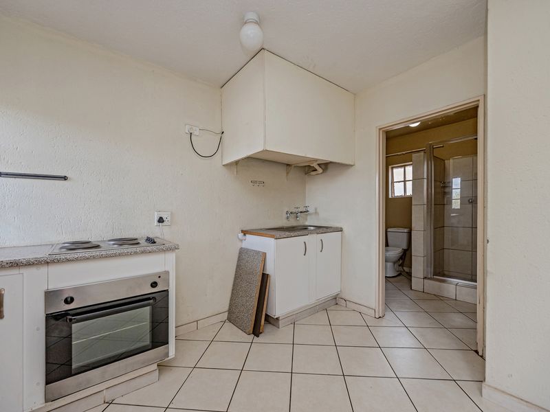 Charming 2-bedroom Apartment in Randfontein Central, Perfect For First-Time Buyers or Investors! - Photo 8
