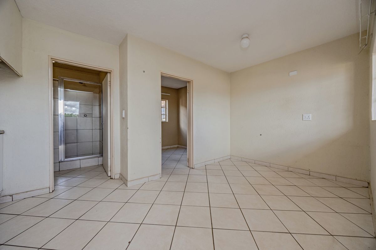 Charming 2-bedroom Apartment in Randfontein Central, Perfect For First-Time Buyers or Investors! - Photo 3