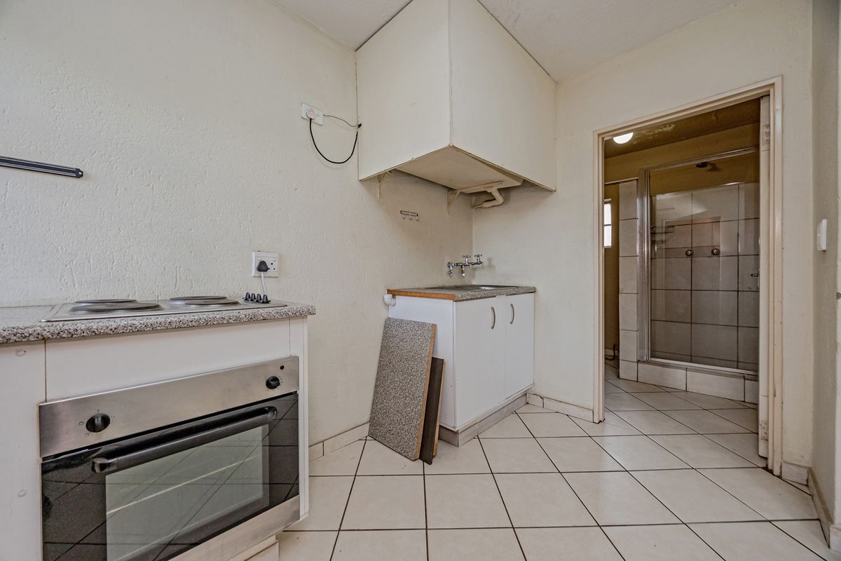 Charming 2-bedroom Apartment in Randfontein Central, Perfect For First-Time Buyers or Investors! - Photo 2