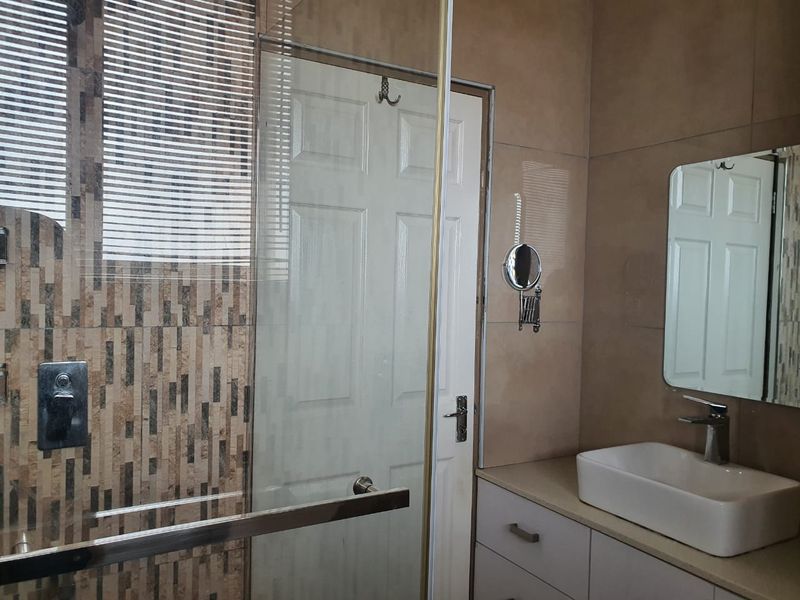 2 Bedroom Apartment - Photo 5