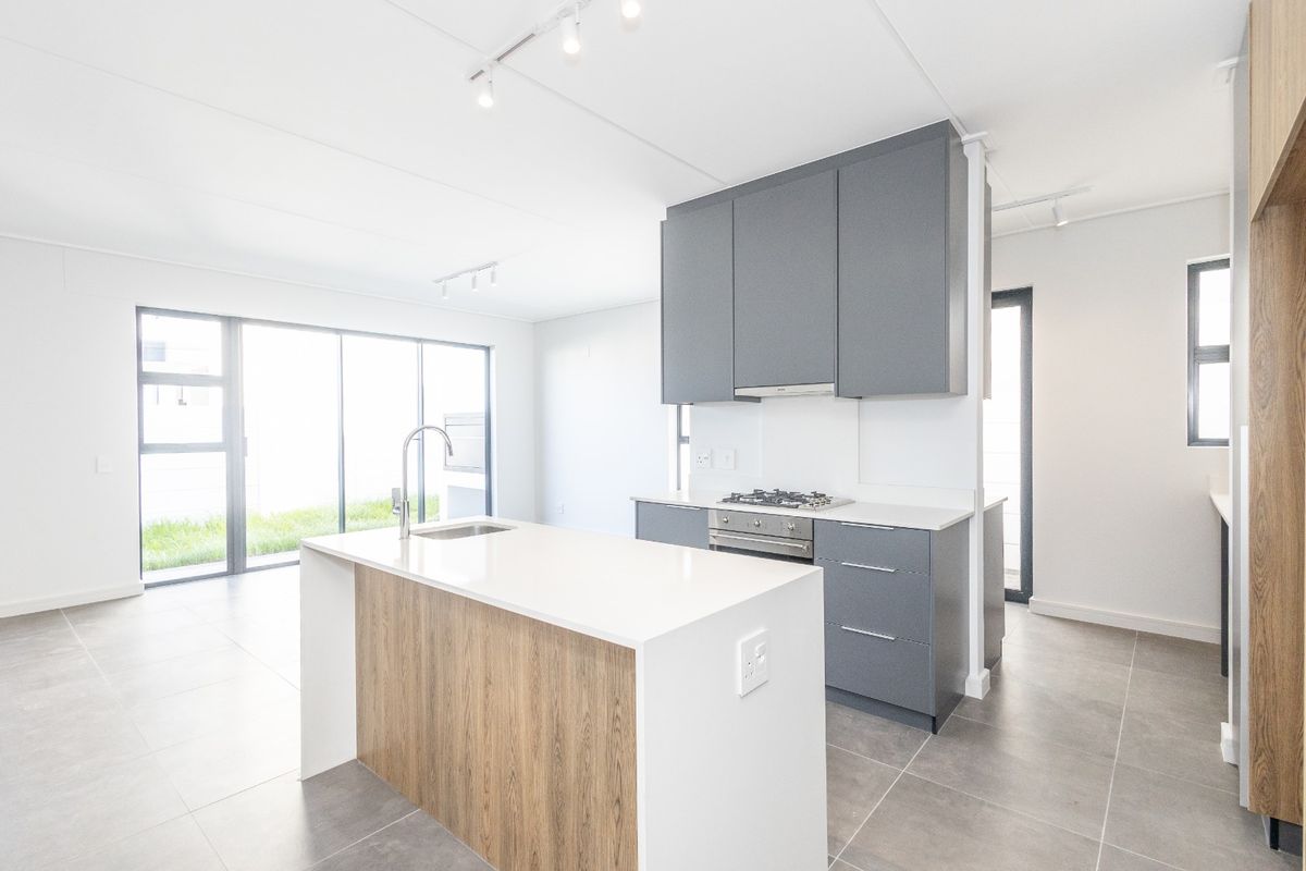 Modern 3-Bedroom House in Le Coste Estate - Photo 3