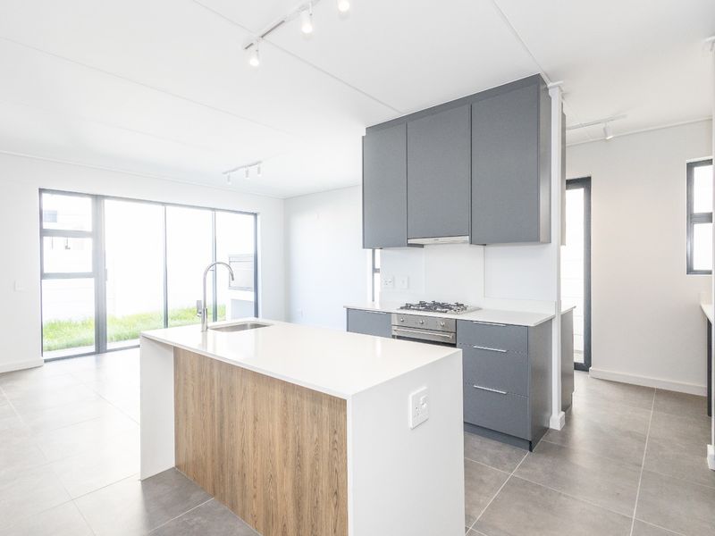 Modern 3-Bedroom House in Le Coste Estate - Photo 3