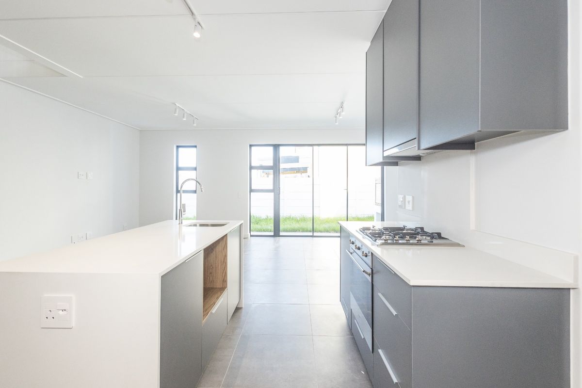 Modern 3-Bedroom House in Le Coste Estate - Photo 2