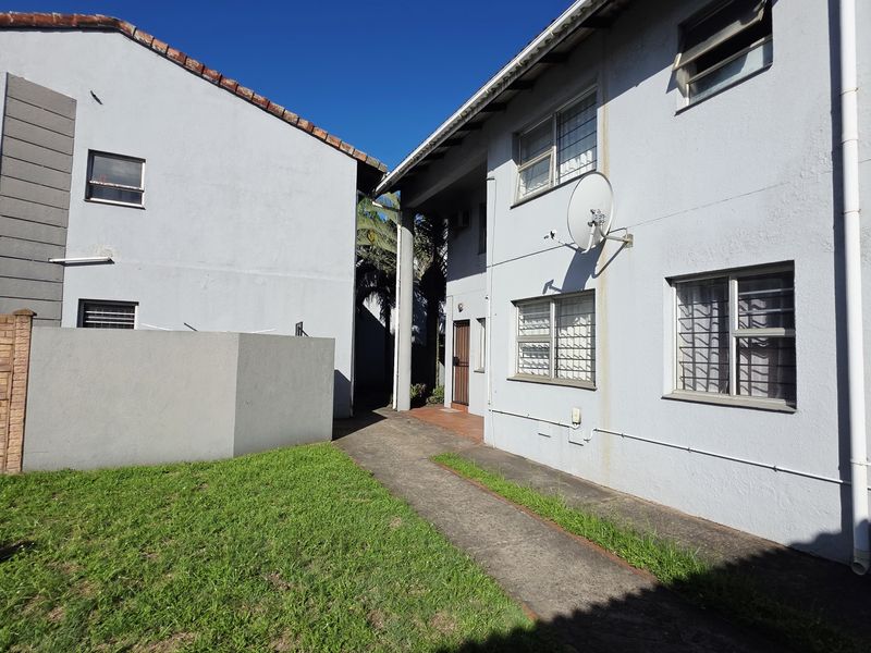 Comfortable Duplex in a Sought-After Area - Photo 4