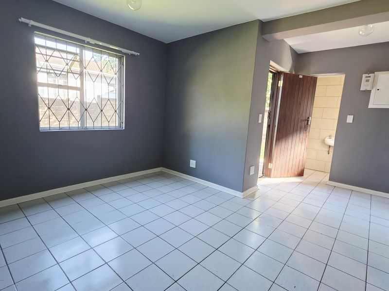 Comfortable Duplex in a Sought-After Area - Photo 9