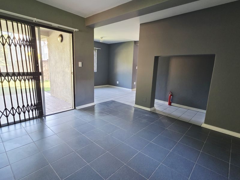 Comfortable Duplex in a Sought-After Area - Photo 8