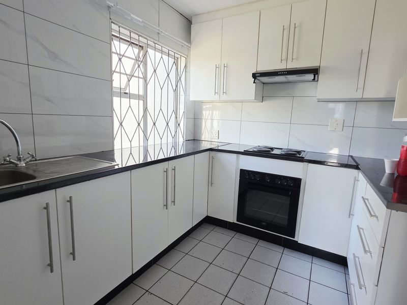 Comfortable Duplex in a Sought-After Area - Photo 5