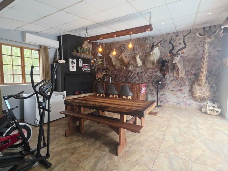 Modern Family Home with Solar System, Pool & Fantastic Entertainment Space - Photo 8