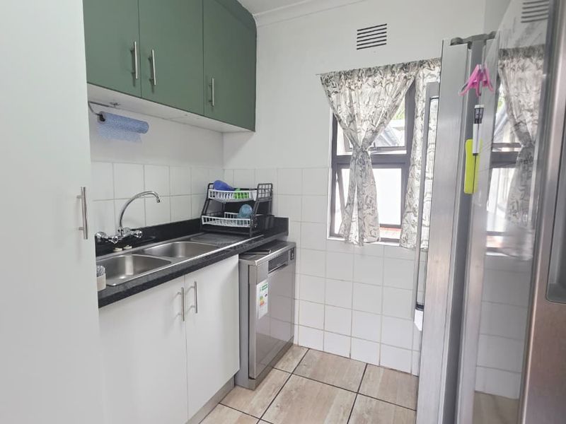 Modern Family Home with Solar System, Pool & Fantastic Entertainment Space - Photo 3