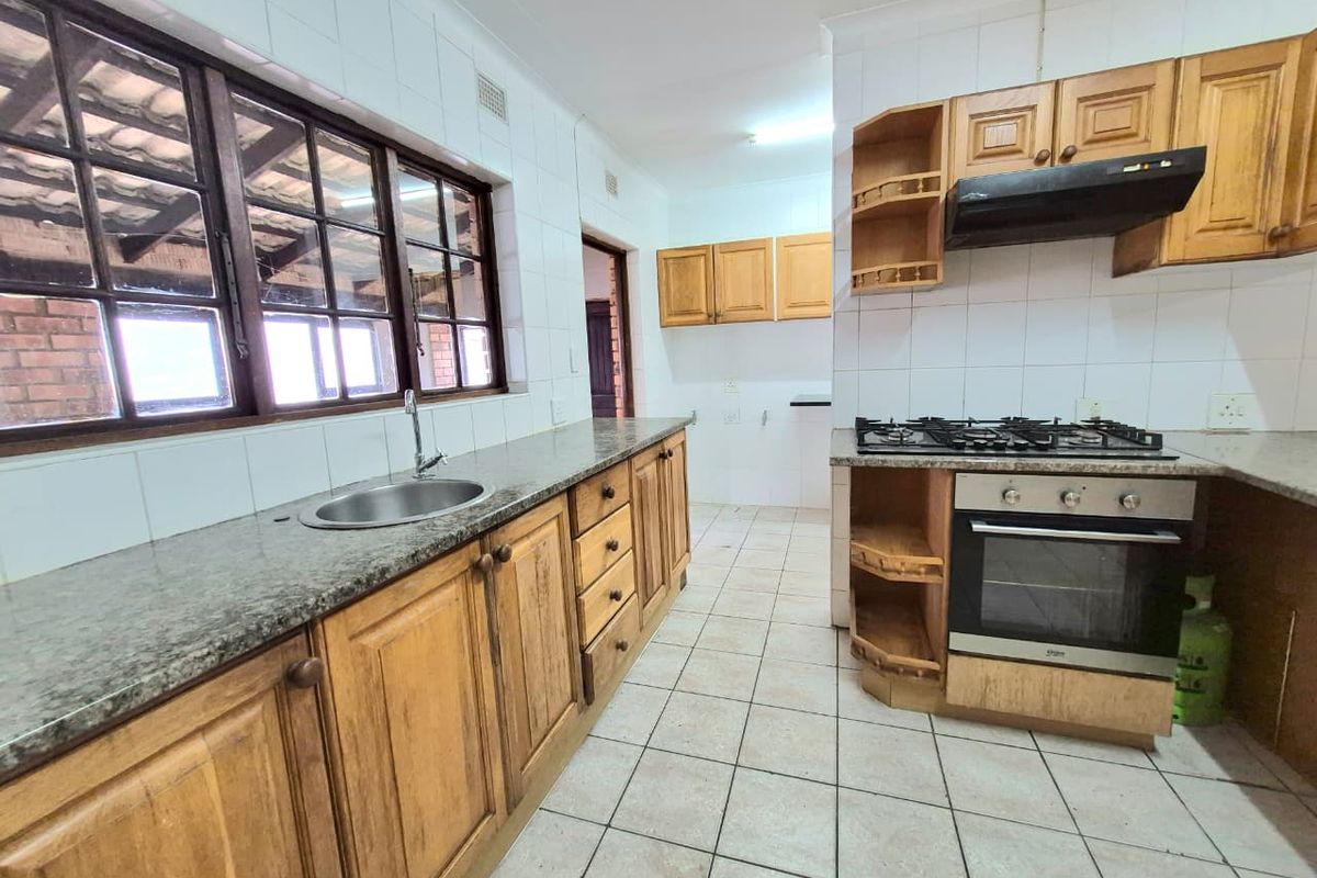 Charming Family Home in Meerensee - Photo 3