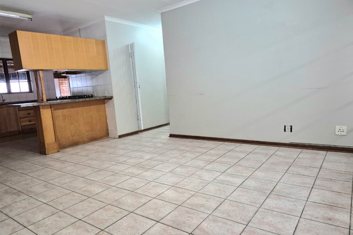 Spacious 4-Bedroom Family Home to Rent in Meerensee - Photo 5