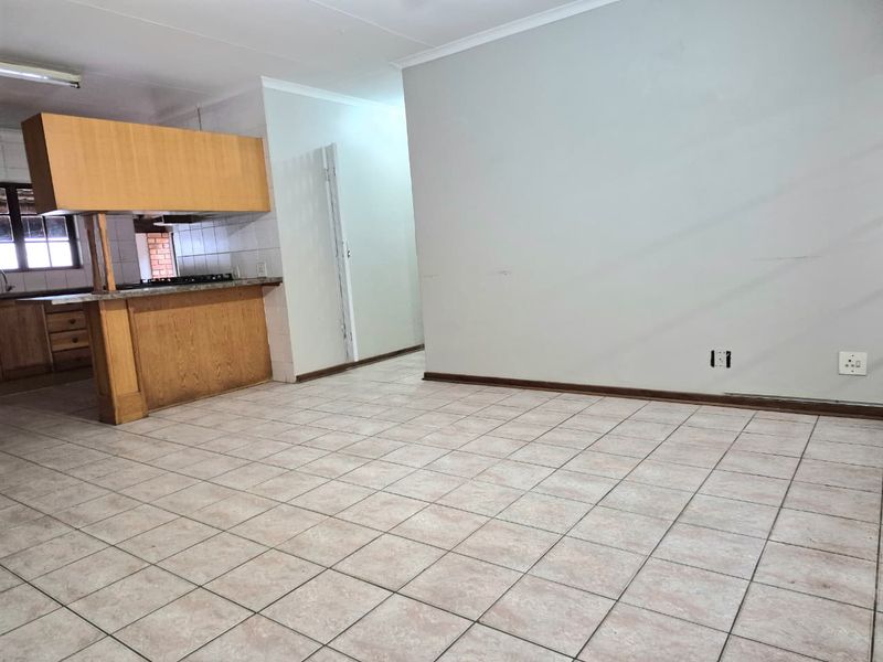 Spacious 4-Bedroom Family Home to Rent in Meerensee - Photo 5